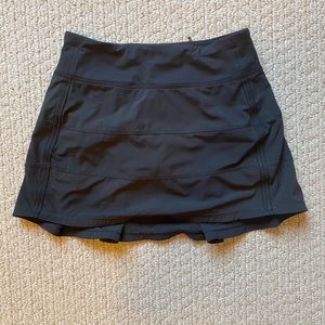 Black lululemon skirt size 2!